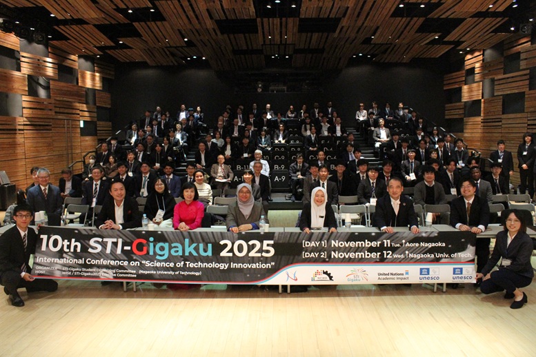 基調講演集終了後の合写真